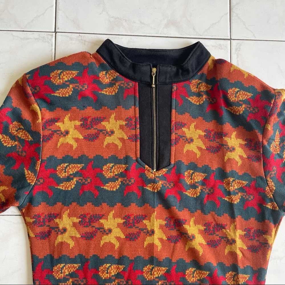 VERSACE vintage 1980’s sweater with padded shoulders and iconic pattern - Picture 10 of 12